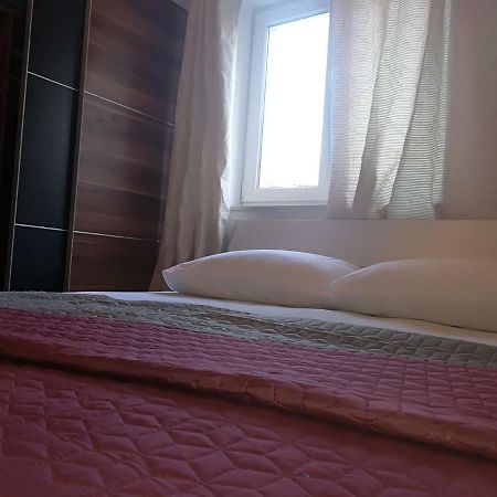 Apartman Brzovic オミシュ エクステリア 写真