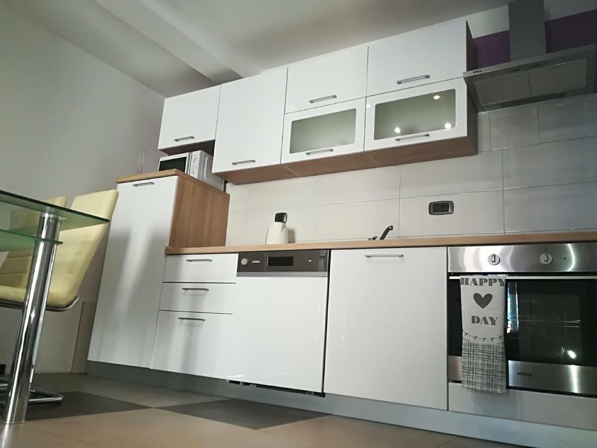Apartman Brzovic オミシュ エクステリア 写真