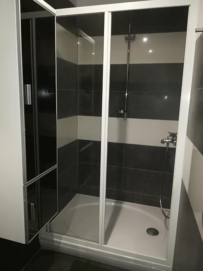 Apartman Brzovic オミシュ エクステリア 写真