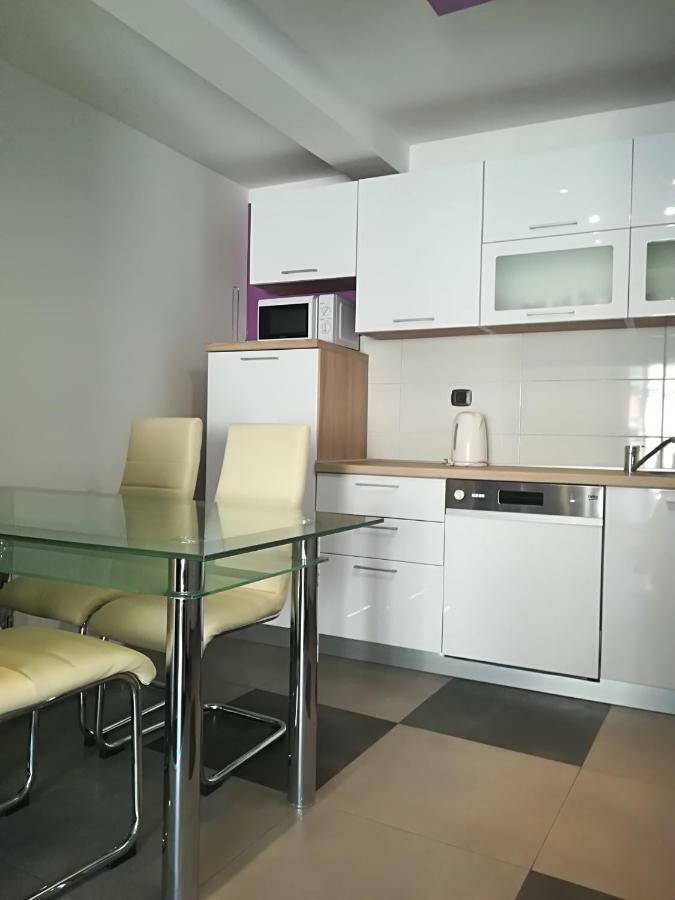 Apartman Brzovic オミシュ エクステリア 写真