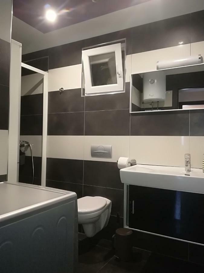 Apartman Brzovic オミシュ エクステリア 写真